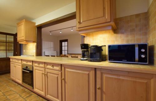 Commanster House | Holiday Home in Rogery with Sauna