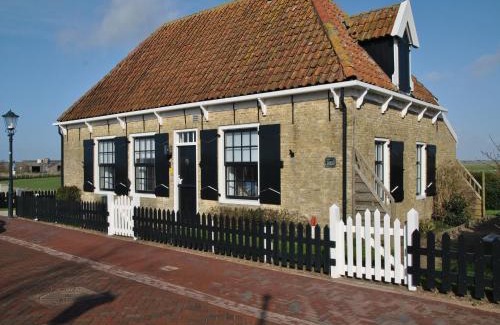 Den Hoorn House | Holiday Home in Texel near Sandy Beaches