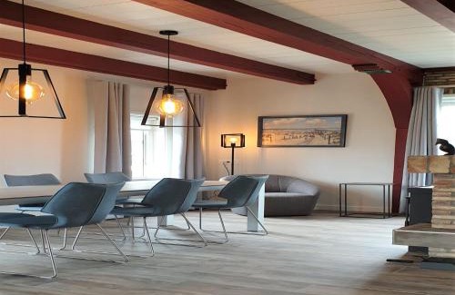 Den Hoorn House | Holiday Home in Texel near Sandy Beaches
