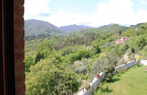 Mulazzo House | Holiday Home in Tuscany with Natural Pond