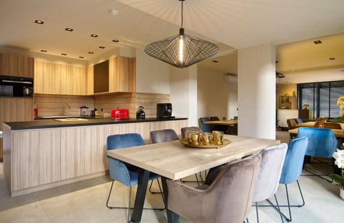 Riemst Villa | Holiday home in Vlijtingen with garden