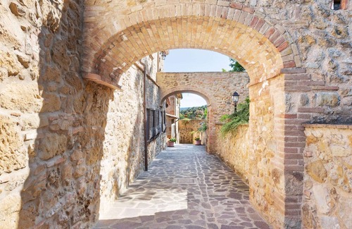 Volterra House | Holiday Home in Volterra With Pool & Views