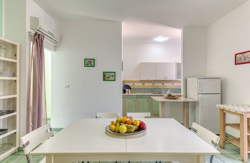 Marina di Novaglie Apartment | Holiday Home 'Il Carrubo Orchide' with Private Terrace, Private Garden and Balcony