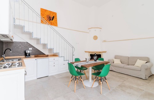 Uggiano la Chiesa House | Holiday Home 'Anemoi' with Shared Terrace, Wi-Fi and Air Conditioning