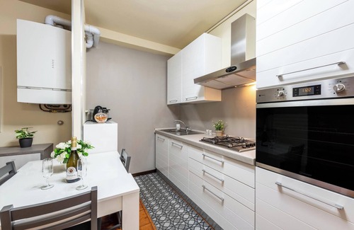 Gardone Riviera House | Holiday Home "Jessika" on the Lake with Shared Garden and Wi-Fi