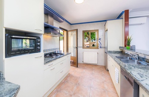Can Picafort House | Holiday Home “Jordi” close to the Sea with Mountain View, Wi-Fi, Terrace & Pool