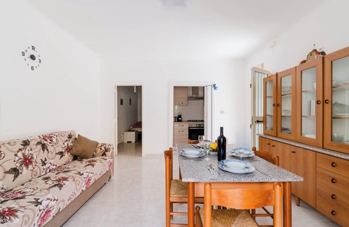 Santa Maria al Bagno House | Holiday Home 'Julia' with Private Terrace and Air Conditioning