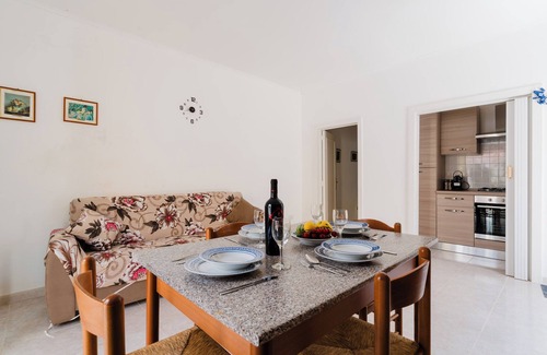 Santa Maria al Bagno House | Holiday Home 'Julia' with Private Terrace and Air Conditioning