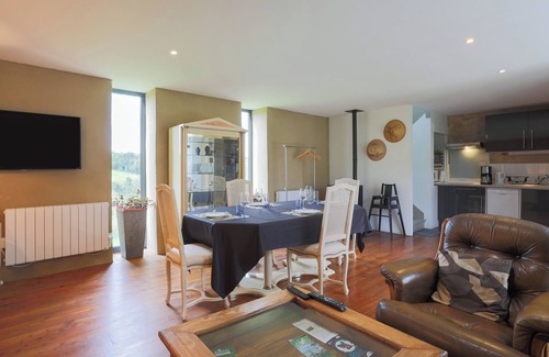 Plouegat-Moysan House | Holiday Home 'Keryanti' with Private Terrace, Shared Garden and Wi-Fi