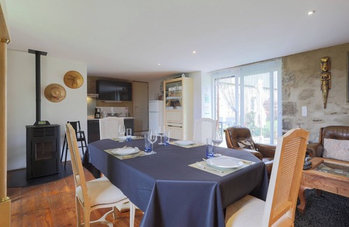 Plouegat-Moysan House | Holiday Home 'Keryanti' with Private Terrace, Shared Garden and Wi-Fi