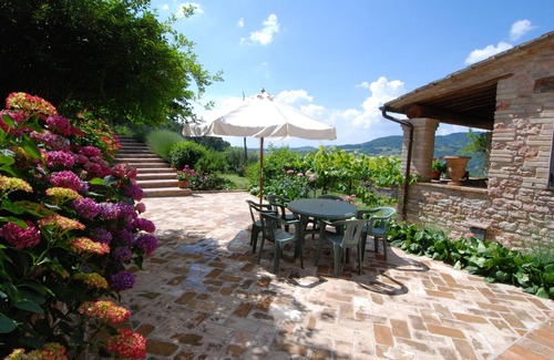 Ponte Grande Apartment | HOLIDAY HOME "L'OASI" IN ASSISI - Private entrance, Garden with swimming pool