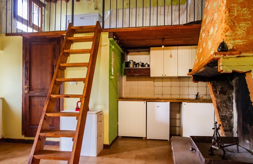 Campagnatico House | Holiday Home 'La Castellaccia' with Private Terrace and Private Garden