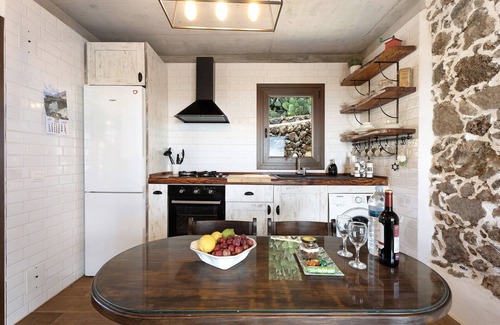 Isora House | Holiday Home 'La Casa De Abajo' with Sea View, Private Terrace and Private Garden