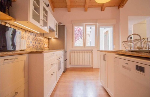 Cerezo de Abajo House | Holiday Home 'La Casa Del Maestro' with Mountain Views, Private Pool and Wi-Fi
