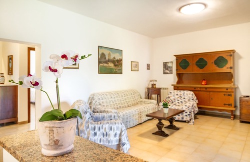Campagnatico House | Holiday Home La Fondona with Terrace, Shared Garden & Wi-Fi