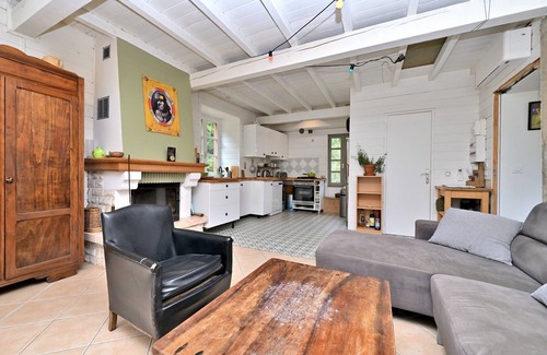 Prat-Bonrepaux House | Holiday Home 'La Mouline' with Mountain View, Wi-Fi and Air Conditioning