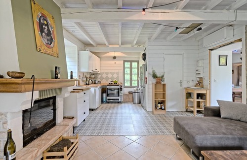 Prat-Bonrepaux House | Holiday Home 'La Mouline' with Mountain View, Wi-Fi and Air Conditioning
