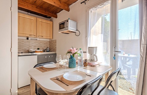 Poullaouen House | Holiday Home 'La Gitounette Proche Monts D'arrée' with Private Garden and Wi-Fi