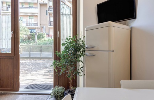 Bargino House | Holiday Home 'La Casina Al Bargino' with Private Terrace, Wi-Fi and Air Conditioning