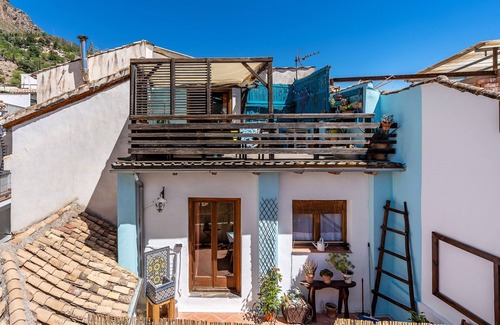 Guejar Sierra House | Holiday Home 'La Lechuga Azul' with Mountain View, Private Terrace and Wi-Fi