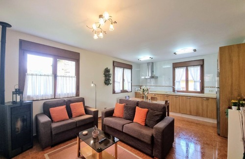 Ardisana House | Holiday Home La Llosa de Ardisana