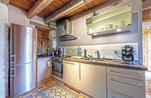 Commana House | Holiday Home 'La Longère - Piscine - Spa - Jardin' with Shared Pool, Private Terrace and Wi-Fi