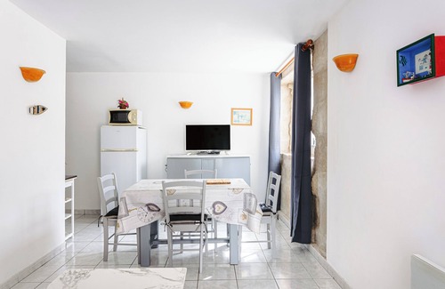 Romegoux House | Holiday Home 'La Rétaise' with Private Terrace and Private Garden