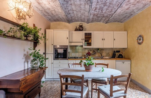 Chiusdino House | Holiday Home 'La Speranza' with Private Terrace, Private Garden and Balcony