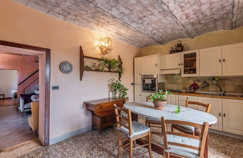 Chiusdino House | Holiday Home 'La Speranza' with Private Terrace, Private Garden and Balcony