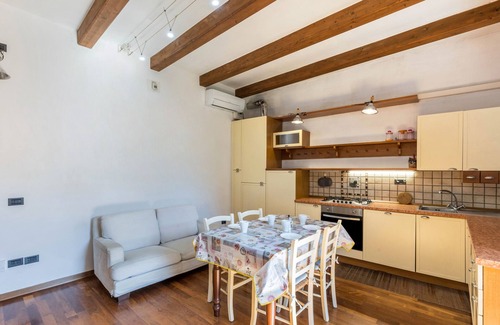 Sud-Ovest House | Holiday Home 'La Terrazza' with Private Terrace, Wi-Fi and Air Conditioning