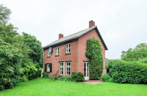 Lage Mierde House | Holiday Home Lage Mierde with Garden & BBQ