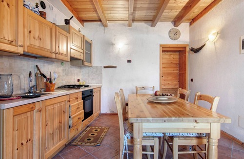 Cosio Valtellino House | Holiday Home 'Lake and Mountain Holiday' with Mountain View, Private Garden and Wi-Fi