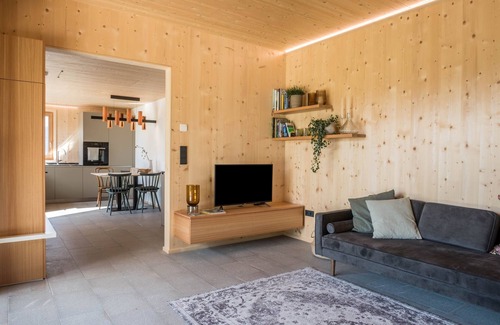 Sarnonico House | Holiday Home ‘Landhaus Silene’ in South Tyrol-Trentino with Mountain View