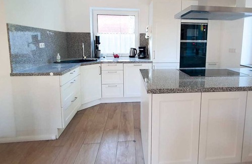 Sterup House | Holiday Home 'Landhaus Ferien Ostsee' with Private Terrace, Wi-Fi and Air Conditioning