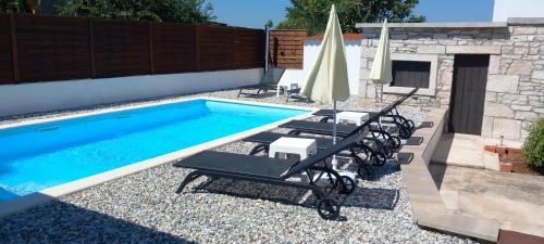 Mali Vareski House | Holiday Home Latin