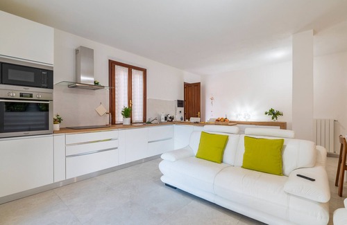 Bari Sardo House | Holiday Home 'Laura' with Private Terrace, Wi-Fi and Air Conditioning