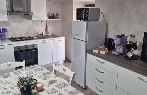 Cino House | Holiday Home 'Lavanda' with Mountain View, Private Terrace and Wi-Fi