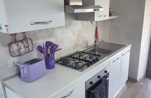 Cino House | Holiday Home 'Lavanda' with Mountain View, Private Terrace and Wi-Fi