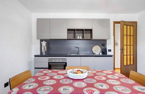 Plan D'introd House | Holiday Home 'Le Cré Appartamento 5' with Mountain View, Shared Garden and Wi-Fi