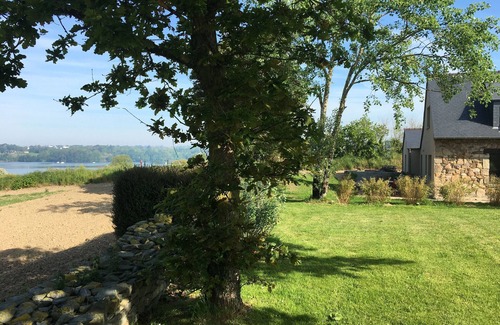 Paimpol House | Holiday Home 'Les Bernaches Du Lédano - Vue Mer' with Sea View, Terrace and Wi-Fi