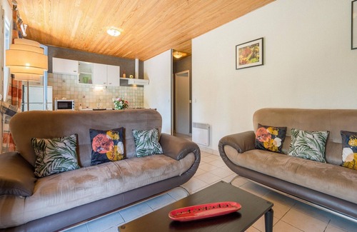 Les Salelles House | Holiday Home Les Salelles near Nature