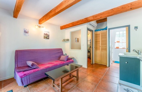 Mialet House | Holiday Home 'Les Taillades' with Shared Pool, Private Terrace and Wi-Fi