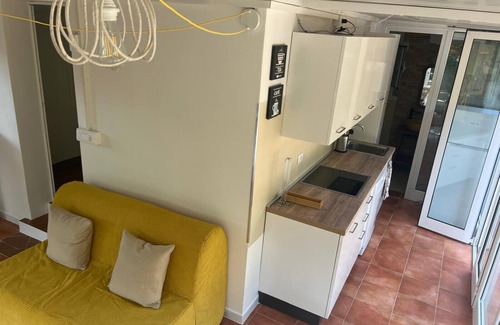 Lacona House | Holiday Home 'Limone' with Private Terrace, Private Garden and Air Conditioning