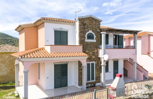 Limpiddu House | Holiday Home 'Limpiddu 1' with Mountain View, Shared Garden and Balcony