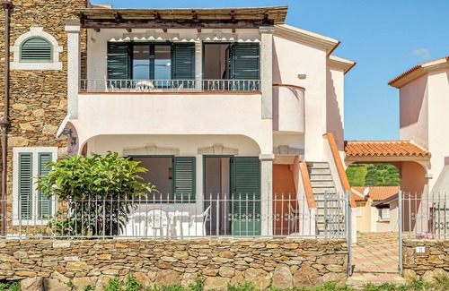 Limpiddu House | Holiday Home 'Limpiddu 6' with Mountain View, Shared Garden and Balcony