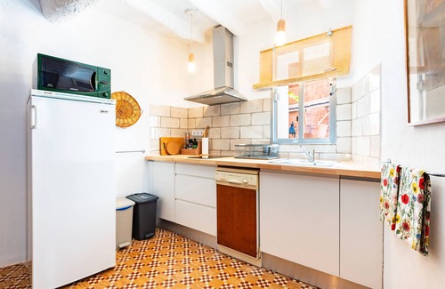 Traiguera House | Holiday Home 'Linda' with Private Terrace, Balcony and Wi-Fi