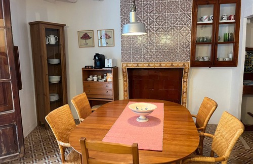Traiguera House | Holiday Home 'Linda' with Private Terrace, Balcony and Wi-Fi