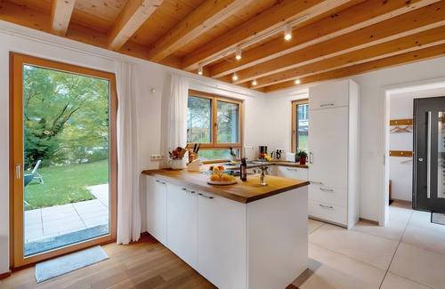 Huzenbach House | Holiday Home 'Lug Ins Tal - Ferienhaus' with Mountain View, Private Terrace and Wi-Fi