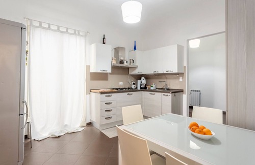 Ruggero Settimo House | Holiday Home 'Lulù Palermo' with Balcony, Wi-Fi and Air Conditioning