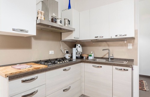 Ruggero Settimo House | Holiday Home 'Lulù Palermo' with Balcony, Wi-Fi and Air Conditioning
